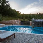 بيت للعطل Viletta With Pool, Waterfall, Privacy, Large Garden - By Traveler Tourist Agency Krk - Id 2212 فربنيك
