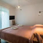 Viletta With Pool, Waterfall, Privacy, Large Garden - By Traveler Tourist Agency Krk - Id 2212 بيت للعطل *