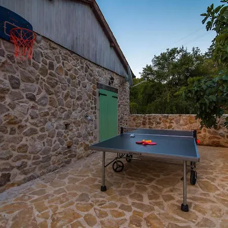 Viletta With Pool, Waterfall, Privacy, Large Garden - By Traveler Tourist Agency Krk - Id 2212 Vrbnik (Primorje-Gorski Kotar)