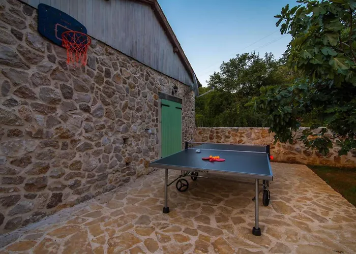 Viletta With Pool, Waterfall, Privacy, Large Garden - By Traveler Tourist Agency Krk - Id 2212 Vrbnik (Primorje-Gorski Kotar)