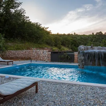 Dom wakacyjny Viletta With Pool, Waterfall, Privacy, Large Garden - By Traveler Tourist Agency Krk - Id 2212 Vrbnik (Primorje-Gorski Kotar)