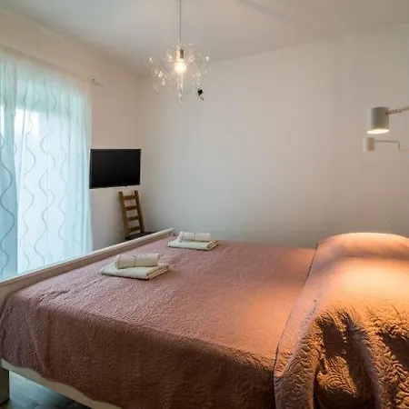 Viletta With Pool, Waterfall, Privacy, Large Garden - By Traveler Tourist Agency Krk - Id 2212 Feriehus *