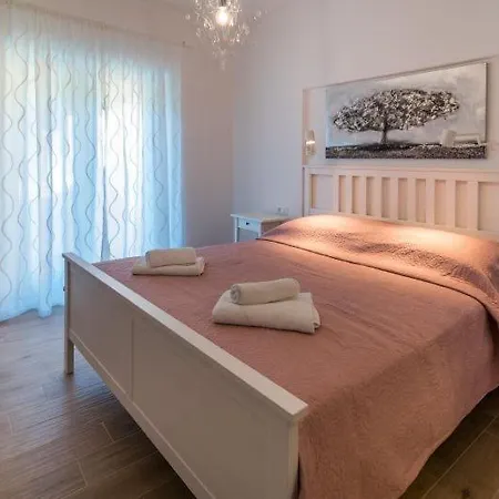 Viletta With Pool, Waterfall, Privacy, Large Garden - By Traveler Tourist Agency Krk - Id 2212 Vrbnik (Primorje-Gorski Kotar)