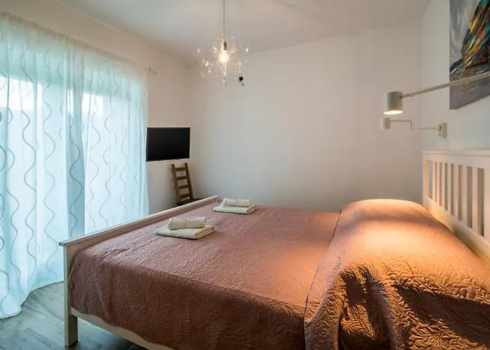 Viletta With Pool, Waterfall, Privacy, Large Garden - By Traveler Tourist Agency Krk - Id 2212 Nyaraló *