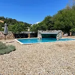 Hébergement de vacances Viletta With Pool, Waterfall, Privacy, Large Garden - By Traveler Tourist Agency Krk - Id 2212