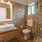 Hébergement de vacances Viletta With Pool, Waterfall, Privacy, Large Garden - By Traveler Tourist Agency Krk - Id 2212