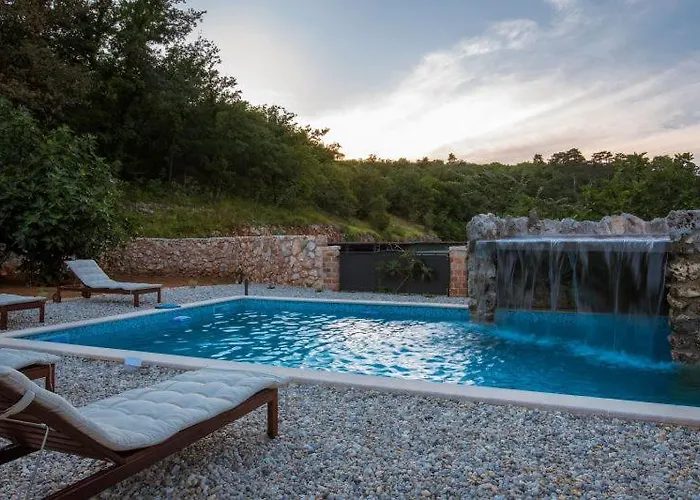 בית נופש Viletta With Pool, Waterfall, Privacy, Large Garden - By Traveler Tourist Agency Krk - Id 2212 ורבניק