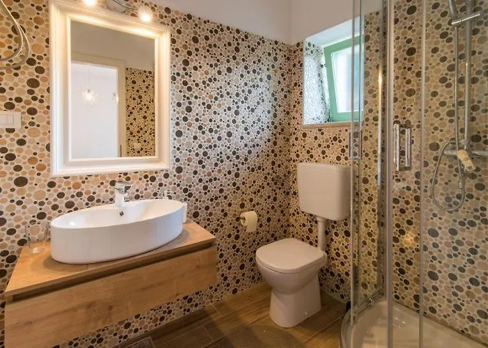בית נופש Viletta With Pool, Waterfall, Privacy, Large Garden - By Traveler Tourist Agency Krk - Id 2212